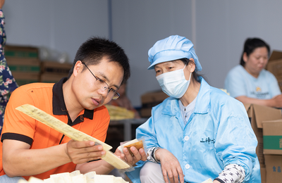 熊文文 大悟縣返鄉創業新鄉賢，以互聯網銷售助力鄉村振興，當選“中國網事·感動2023”二季度網絡感動人物
